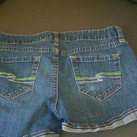 Shorts - Picture 2 of 3